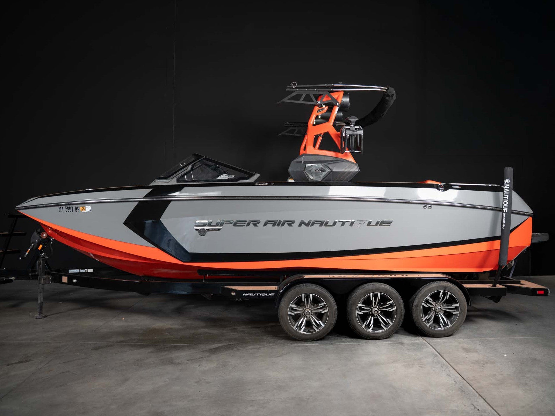 Used 2019 Nautique G25 - Grey / Orange