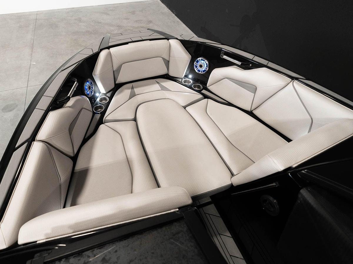 Used 2020 Centurion Vi24- Black / SkyBlue