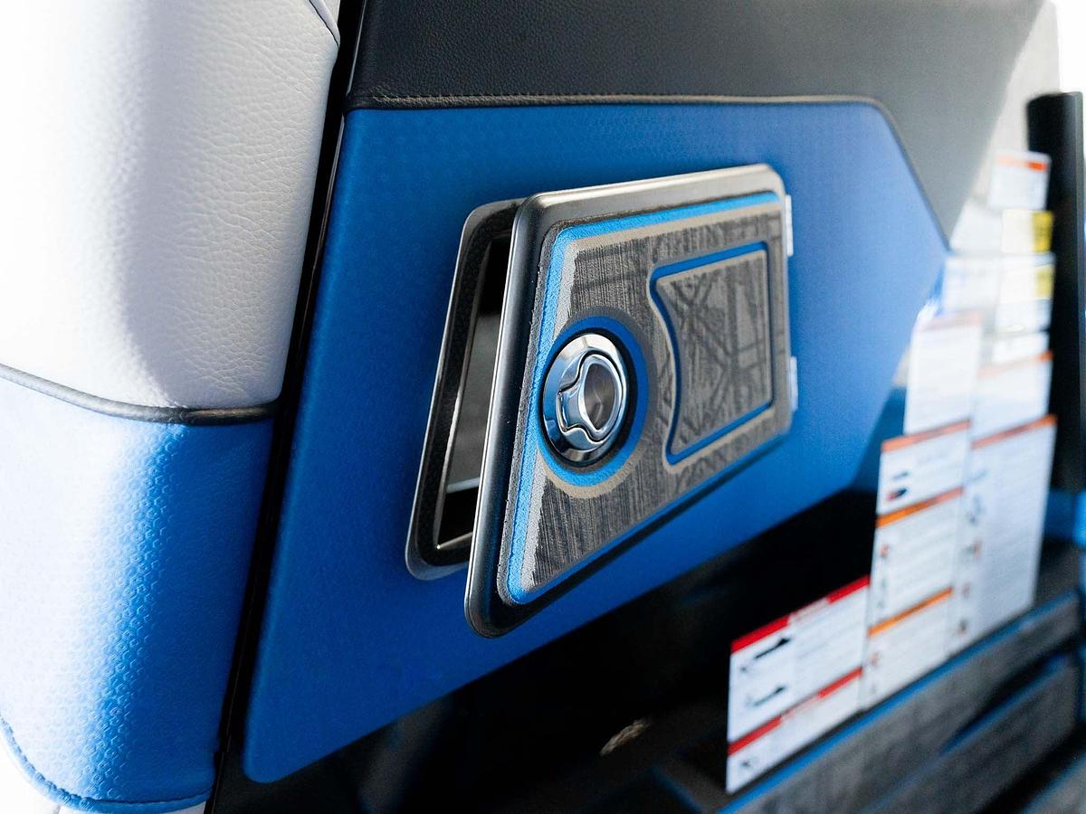 2025 Centurion Ri245 - Onyx Black / Marina Blue