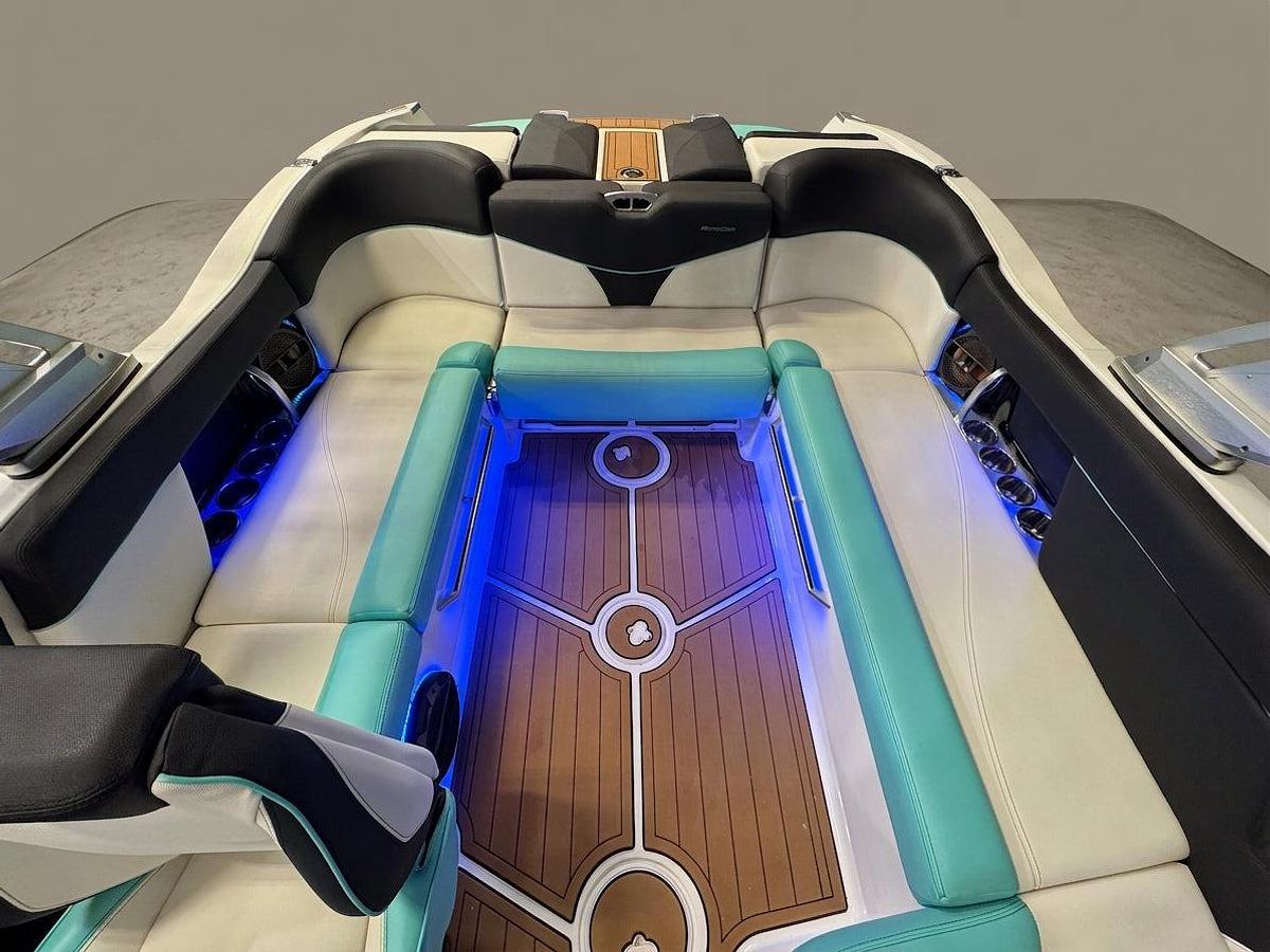 Used 2018 MasterCraft X23 - Blue MF / White