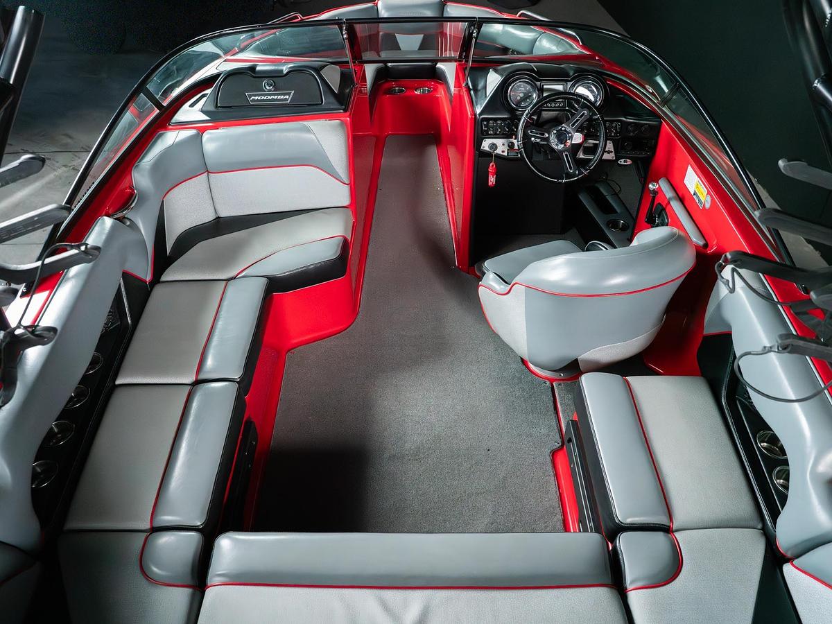 Used 2016 Moomba Mondo - Red / Black