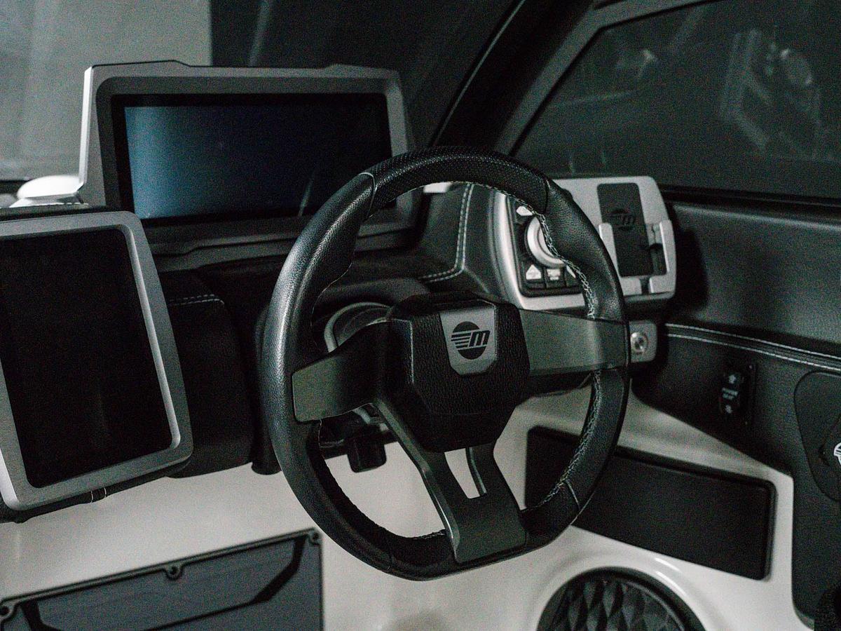 Used 2024 Malibu 23LSV - Silver Flake / Blue