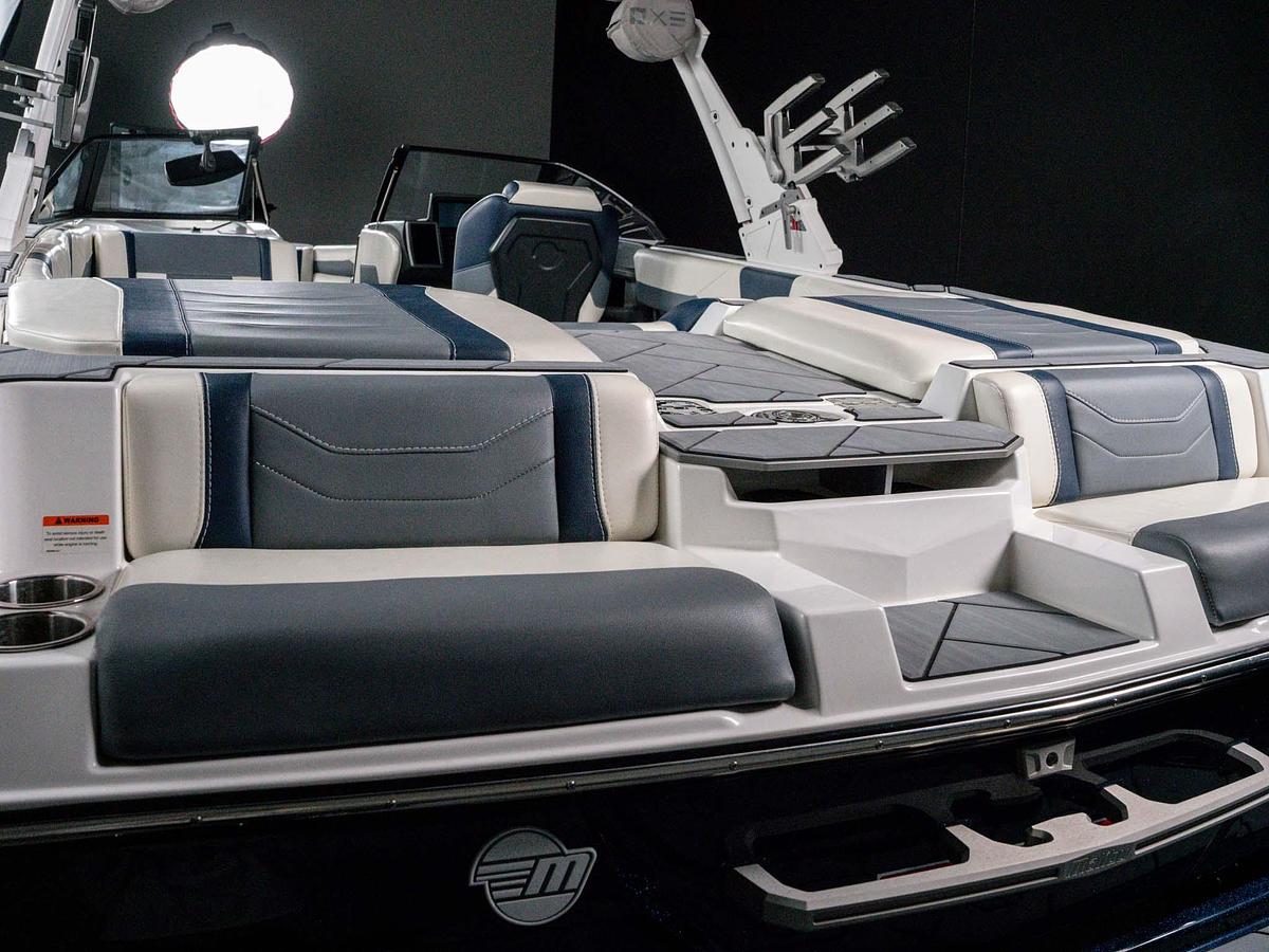 Used 2024 Malibu 23LSV - Silver Flake / Blue