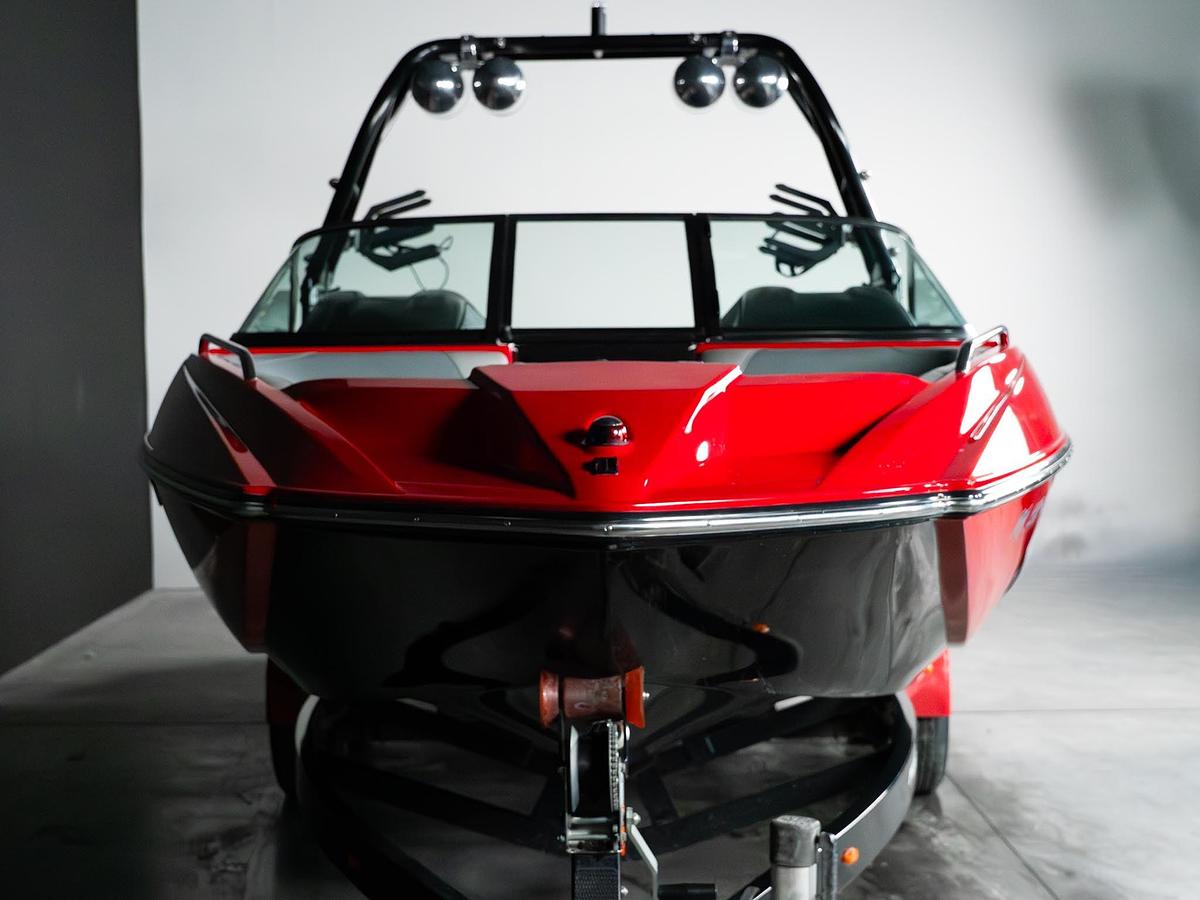 Used 2016 Moomba Mondo - Red / Black