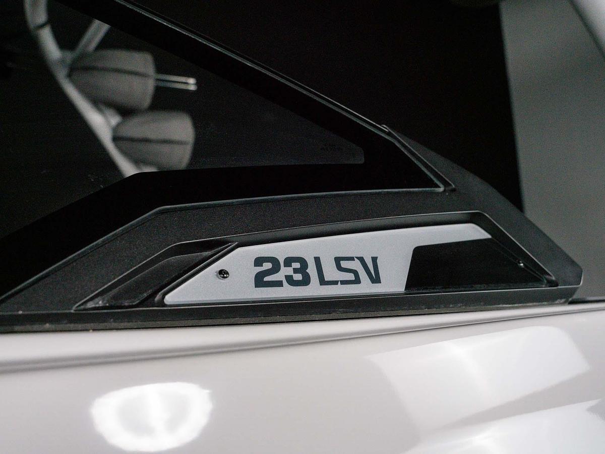 Used 2024 Malibu 23LSV - Silver Flake / Blue