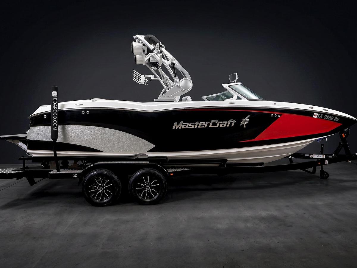 Used 2016 MasterCraft X23 - Red / Black