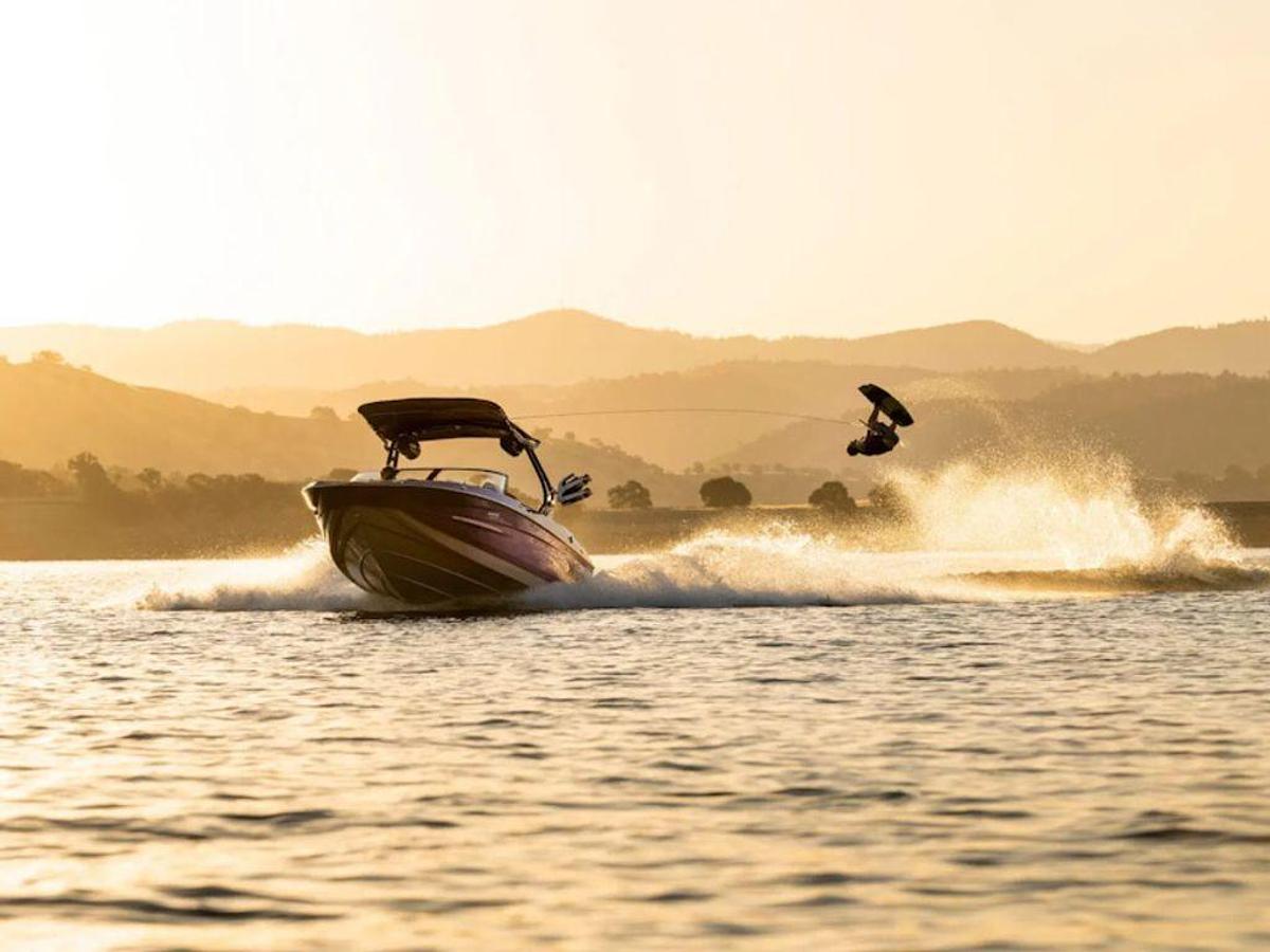 2026 Supreme Boats S220 Base