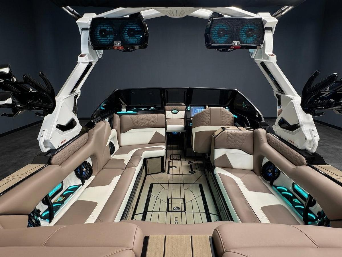 2026 Centurion Ri245 - White Frost / Onyx Black