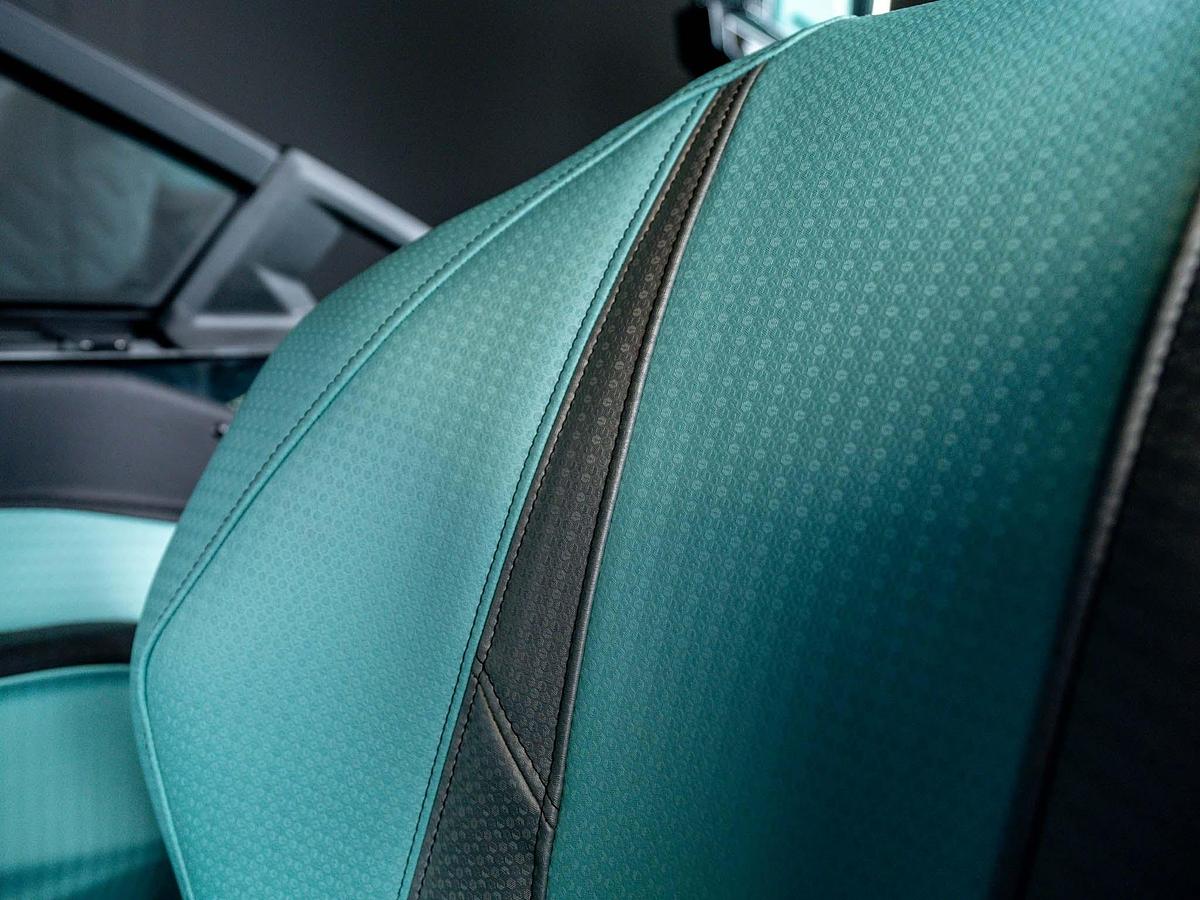 2026 Centurion Ri245 - Onyx Black Flake / Spearmint