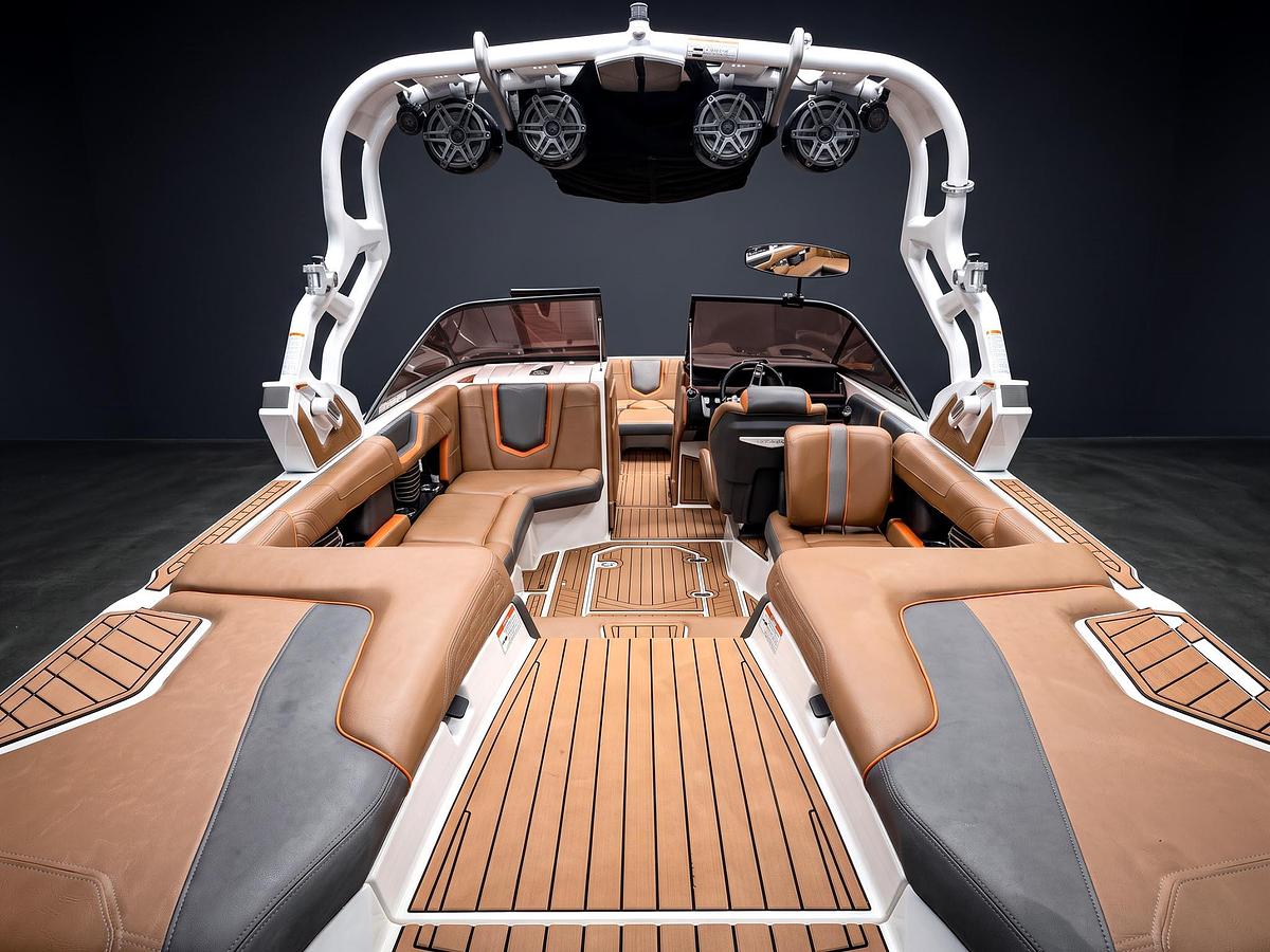 Used 2017 Nautique G23 in Rootbeer Flake / White