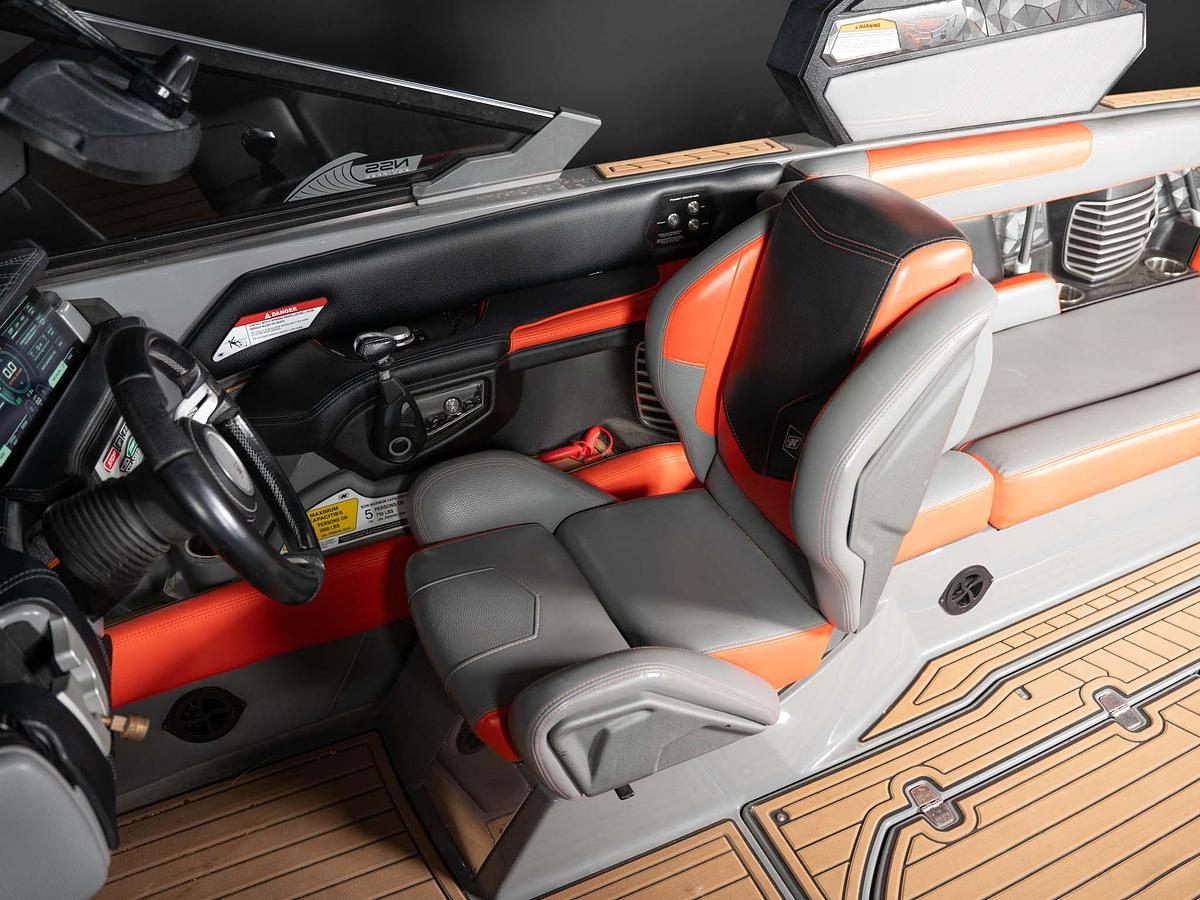 Used 2019 Nautique G25 - Grey / Orange