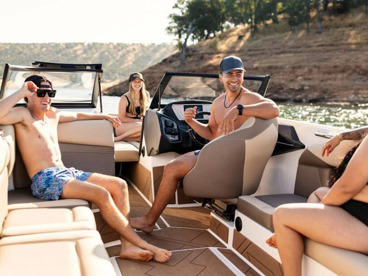 2026 Supreme Boats S240 Base