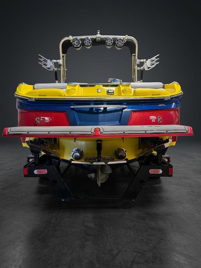 Used 2016 MasterCraft X26 - Blue / Red