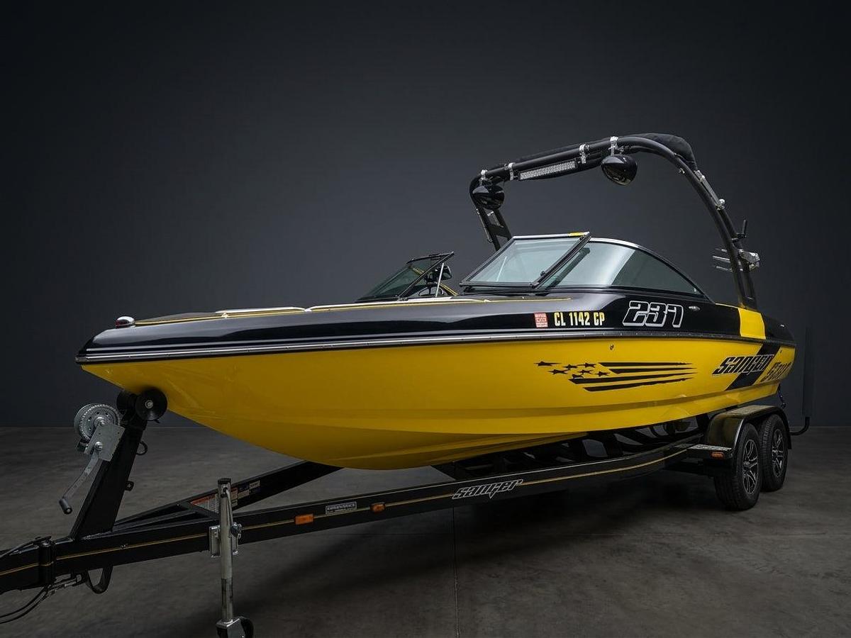 Used 2018 Sanger SV237 in Yellow w/ White interior