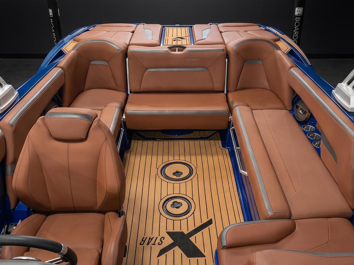 Used 2019 Mastercraft XStar - Blue / Saddle Brown