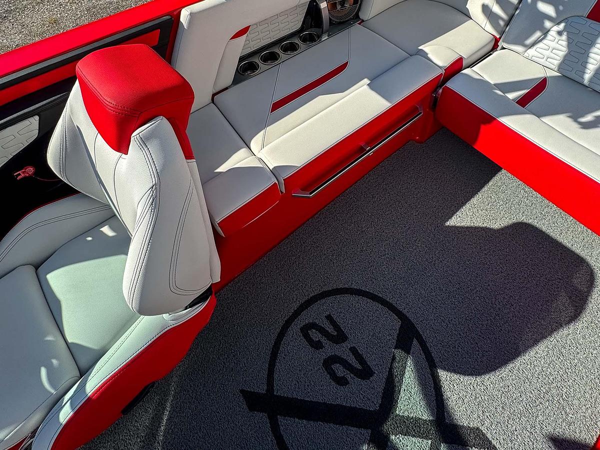 Used 2020 Mastercraft X22 - Red / White