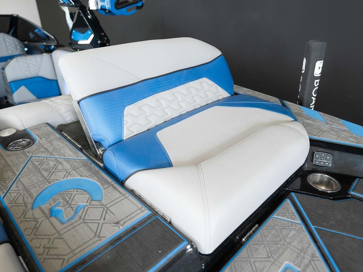 2025 Centurion Ri245 - Onyx Black / Marina Blue