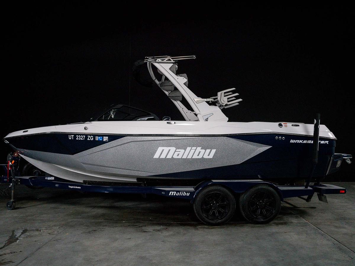 Used 2024 Malibu 23LSV - Silver Flake / Blue