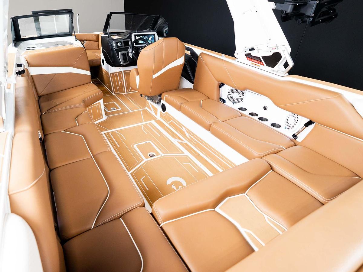 2026 Centurion NV243 - Frost White / Castano