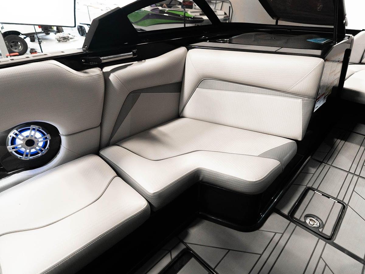 Used 2020 Centurion Vi24- Black / SkyBlue