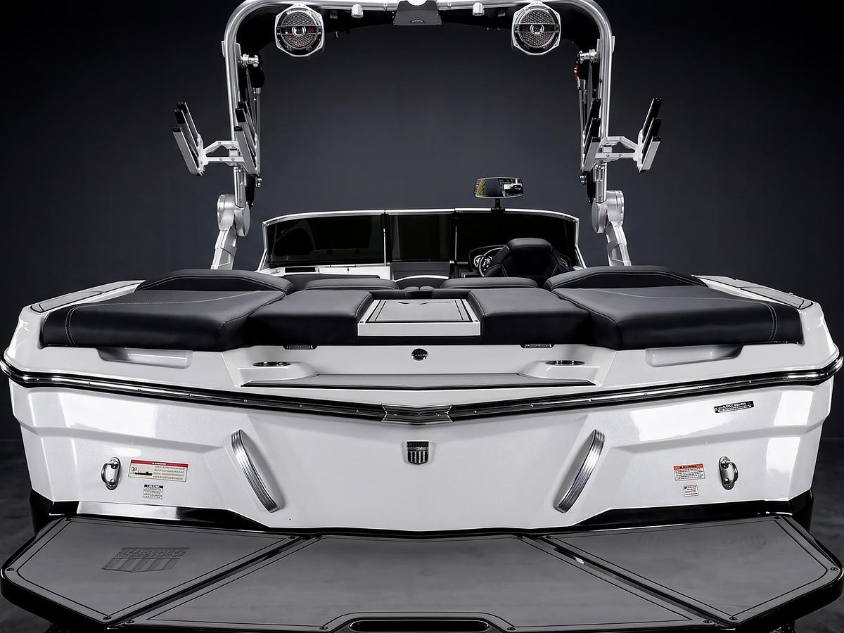 Used 2019 Mastercraft XT25 - White / Black