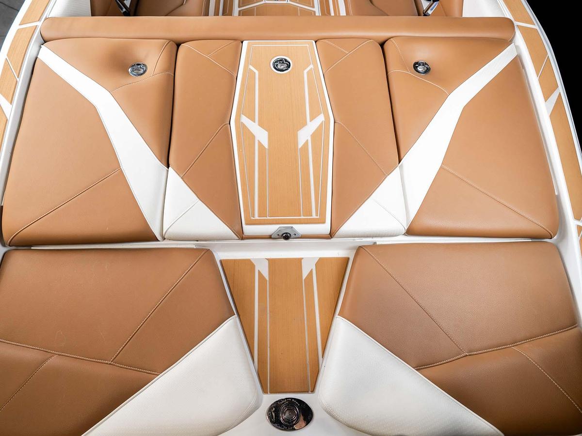 2026 Centurion NV243 - Frost White / Castano