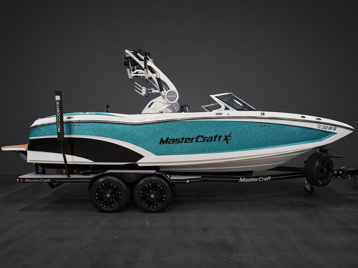 Used 2018 MasterCraft X23 - Blue MF / White / Black