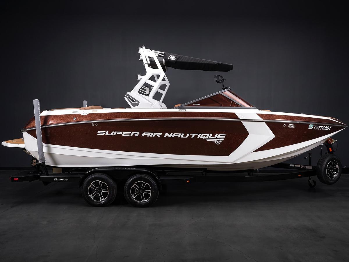 Used 2017 Nautique G23 in Rootbeer Flake / White