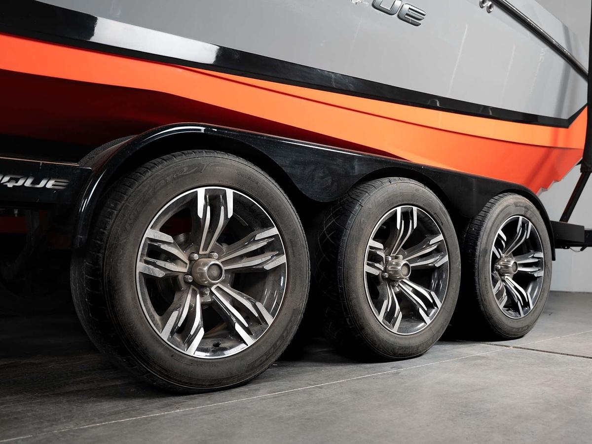 Used 2019 Nautique G25 - Grey / Orange