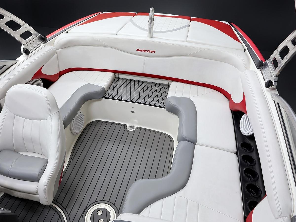 Used 2006 Mastercraft Xstar in Red / White