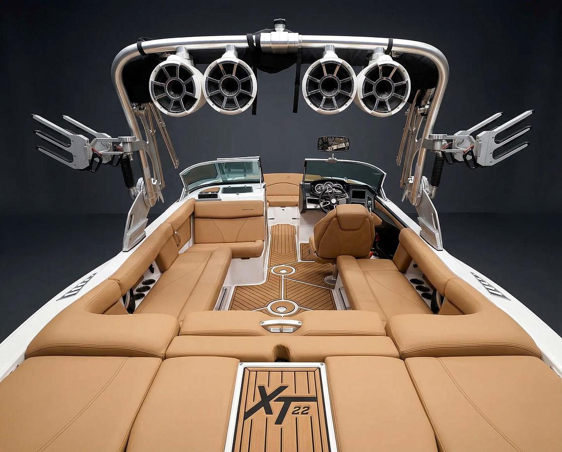 Used 2019 MasterCraft XT22 - White / Blue / Tan Interior