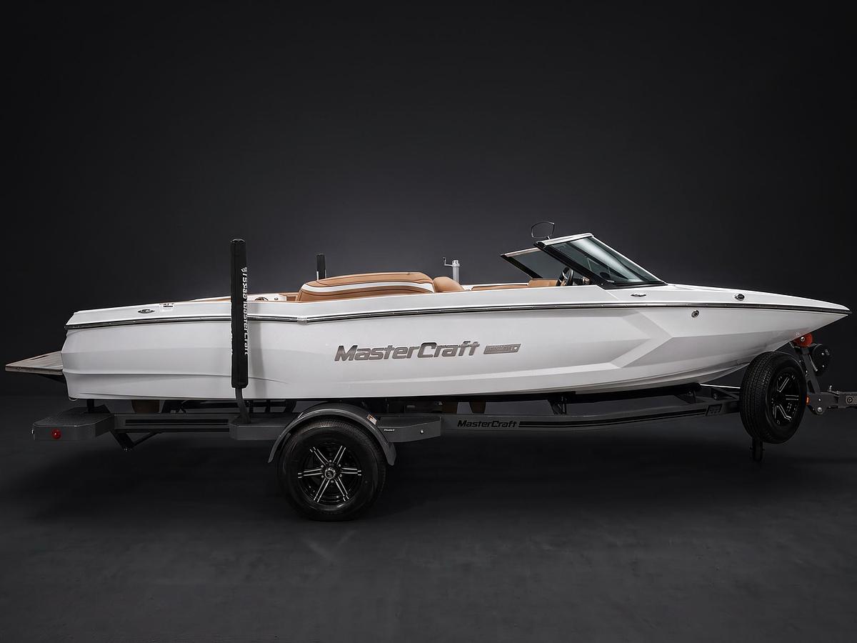 Used 2021 Mastercraft ProStar in All White w/ Tan interior