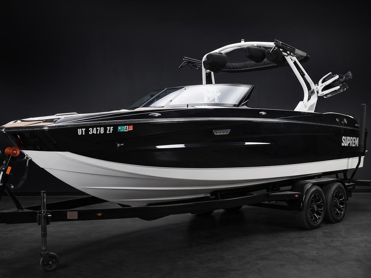 Used 2023 Supreme S240 - Black Flake / White Frost / Mocha