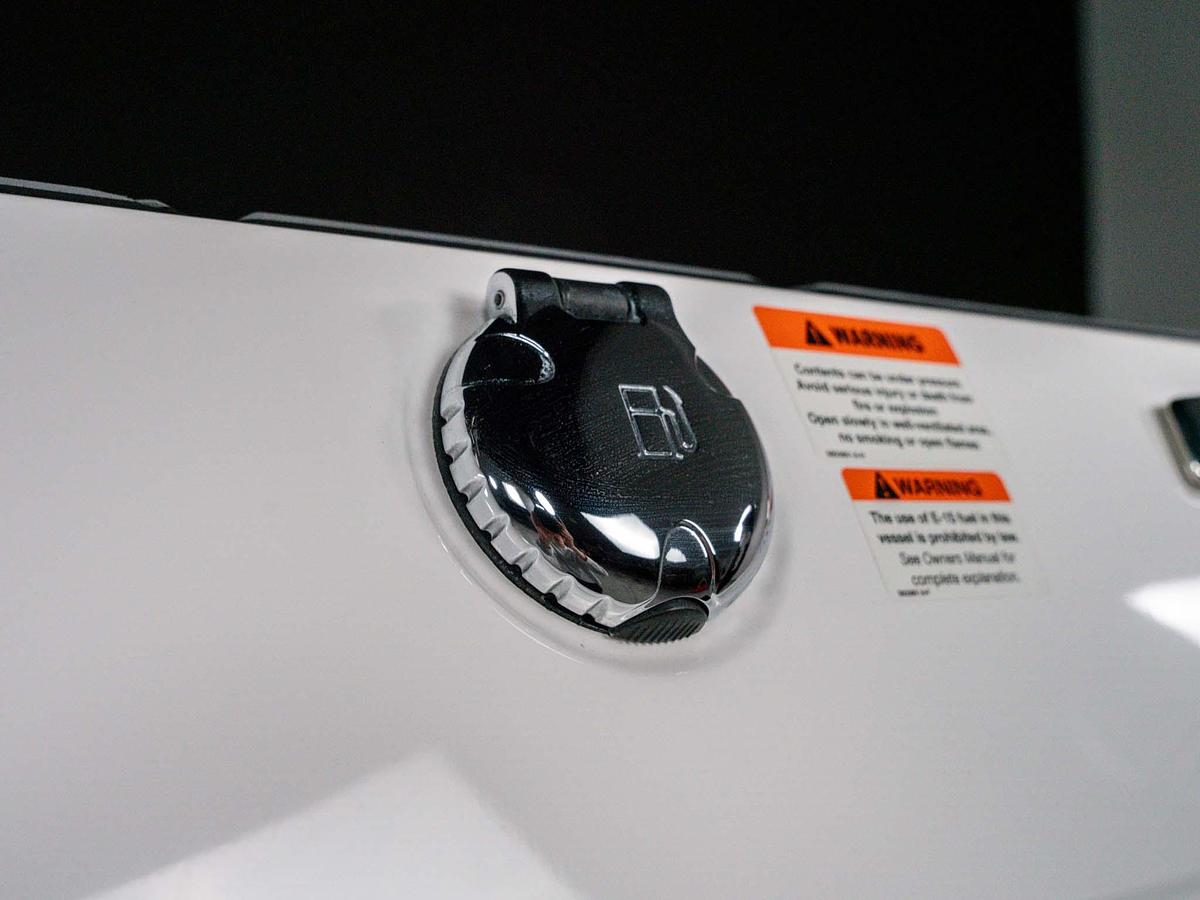 Used 2024 Malibu 23LSV - Silver Flake / Blue