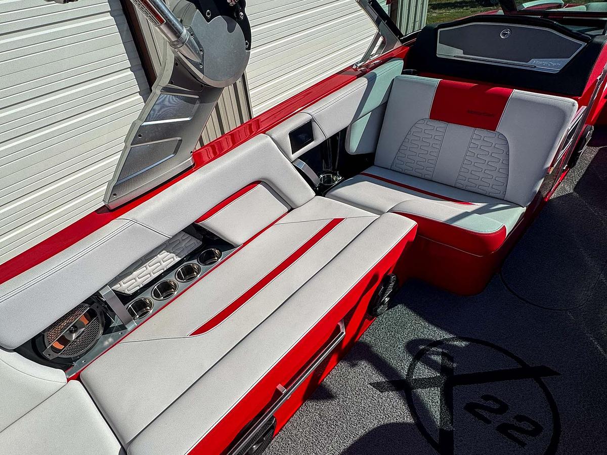 Used 2020 Mastercraft X22 - Red / White