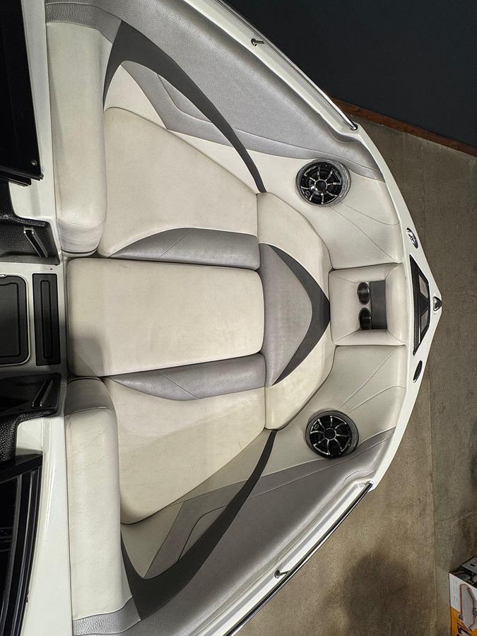 Used 2015 Centurion Enzo SV233 - White / Gunmetal / Black