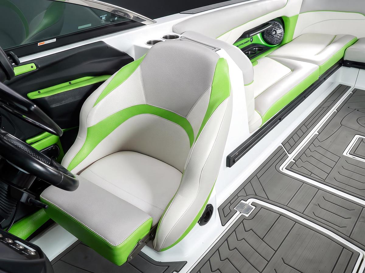 Used 2017 Centurion Ri257 - White / Gunmetal Flake / Green