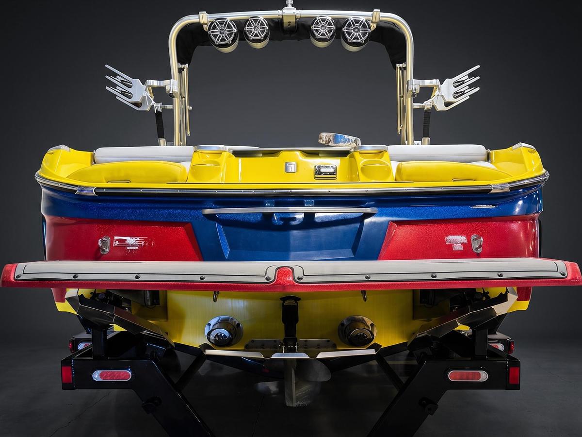 Used 2016 MasterCraft X26 - Blue / Red / Yellow