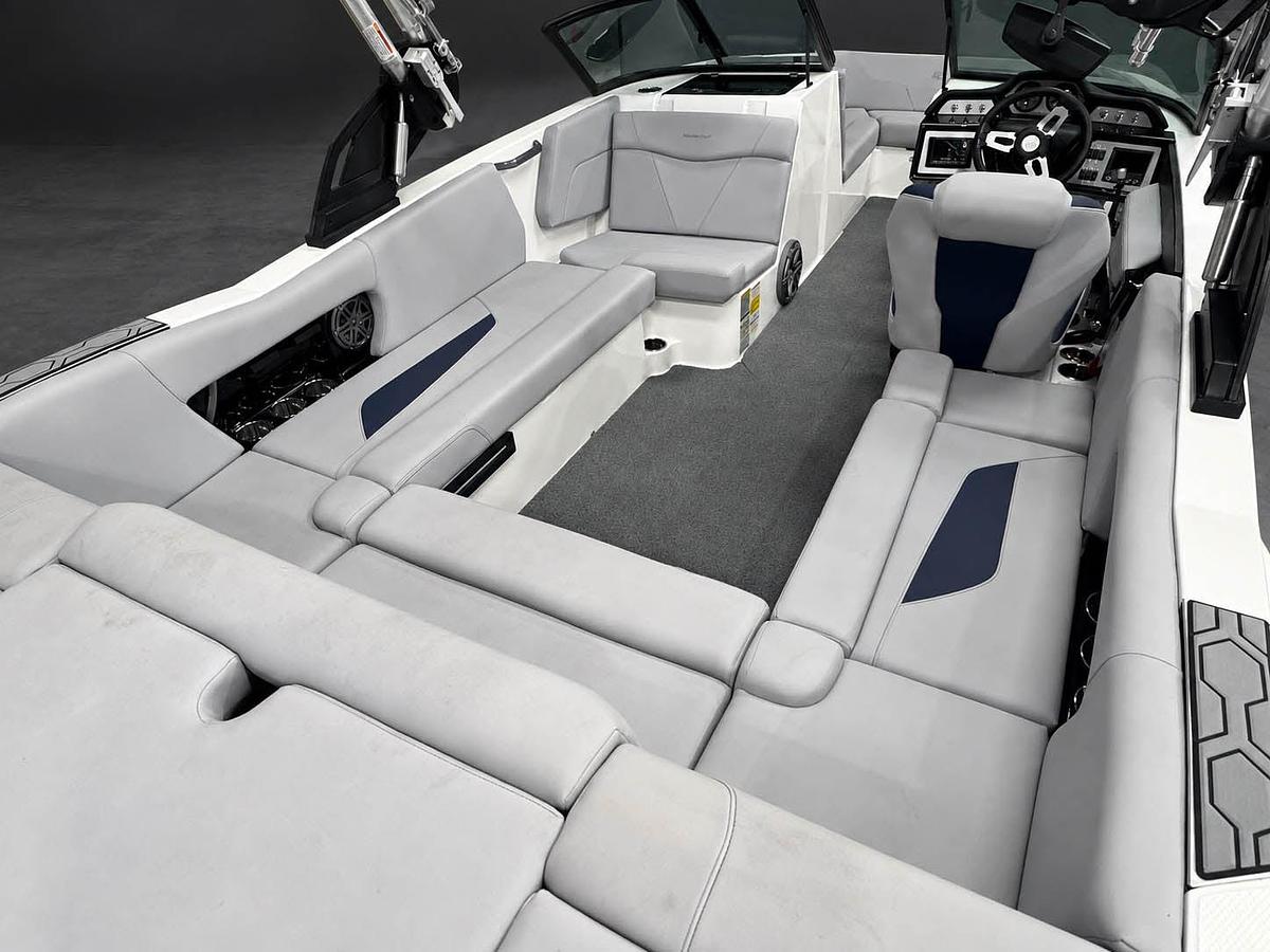 Used 2022 Mastercraft NXT22 in BLUE w/ gray interior