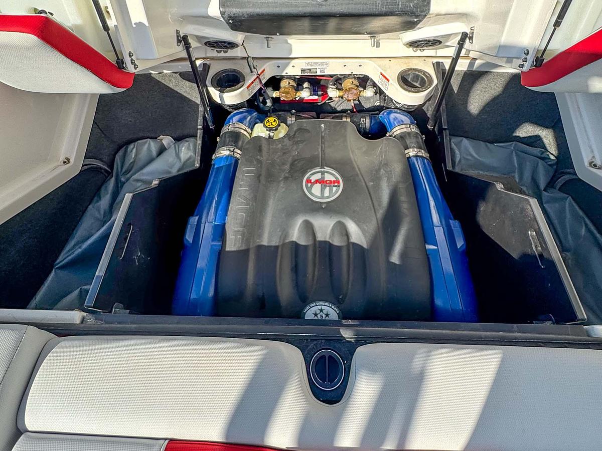 Used 2020 Mastercraft X22 - Red / White