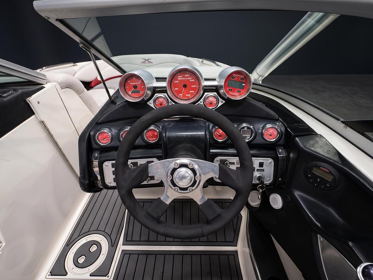 Used 2006 Mastercraft Xstar in Red / White