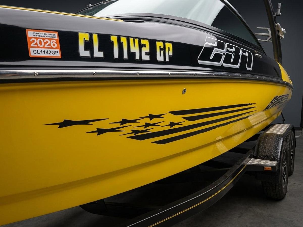 Used 2018 Sanger SV237 in Yellow w/ White interior