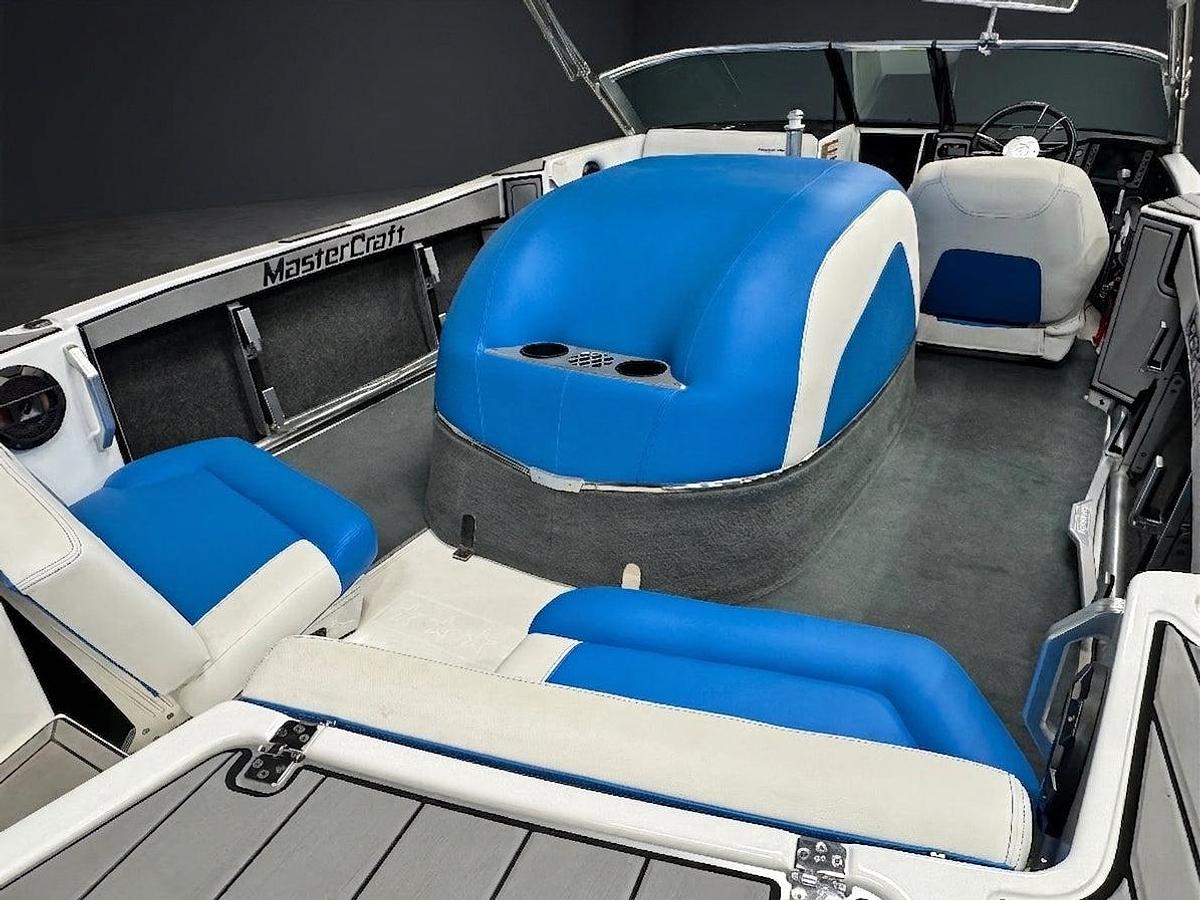 Used 2019 Mastercraft Prostar - White / Blue