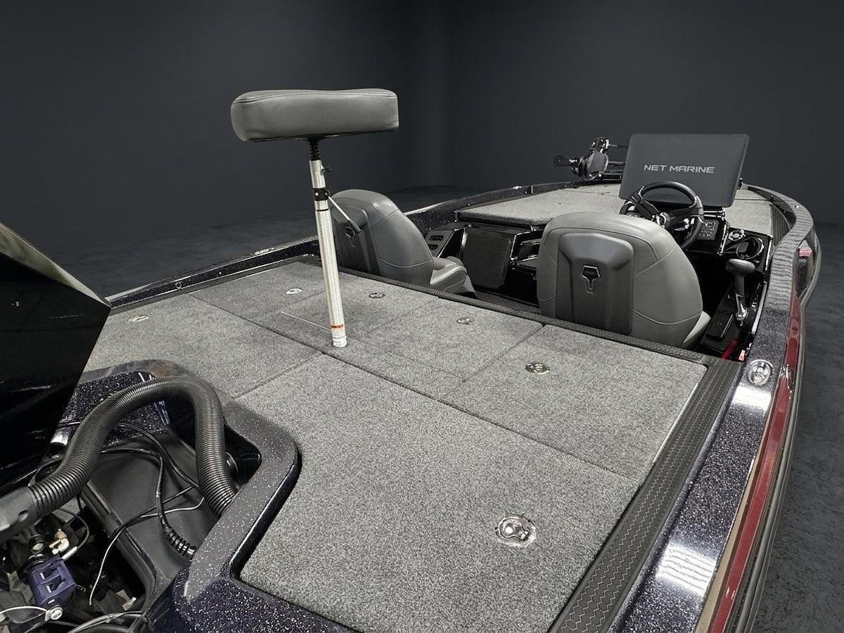 Used 2025 Ikon VLX20 in Midnight Flake w/ Gray interior