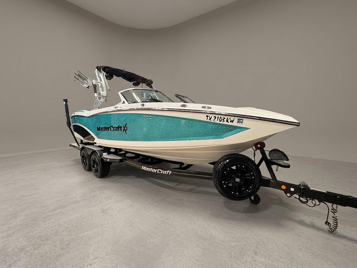 Used 2018 MasterCraft X23 - Blue MF / White