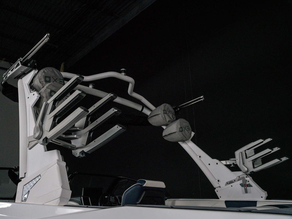 Used 2024 Malibu 23LSV - Silver Flake / Blue