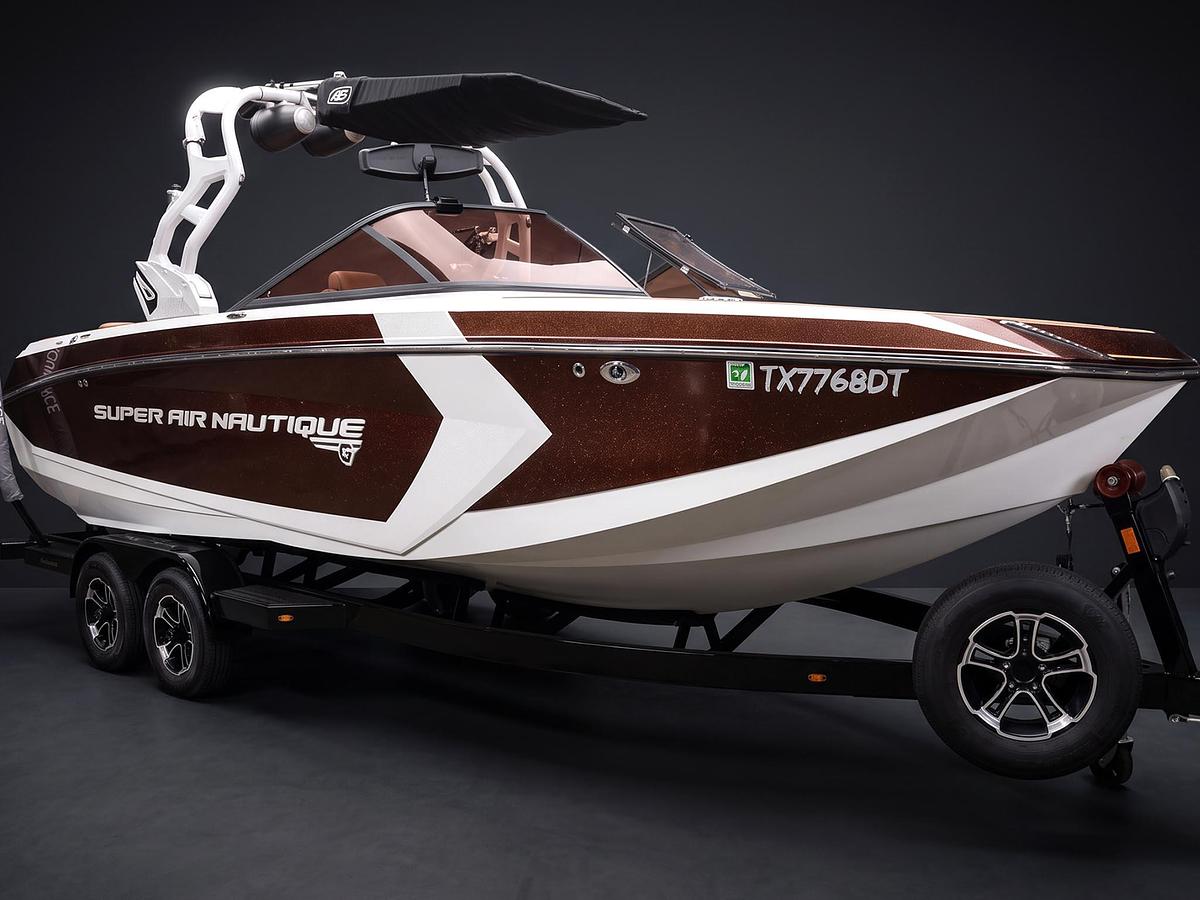 Used 2017 Nautique G23 in Rootbeer Flake / White