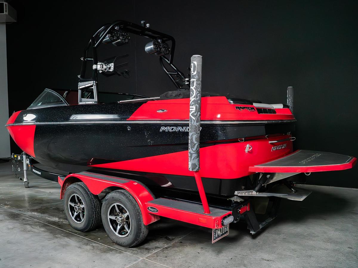 Used 2016 Moomba Mondo - Red / Black