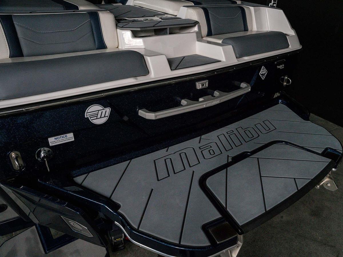 Used 2024 Malibu 23LSV - Silver Flake / Blue