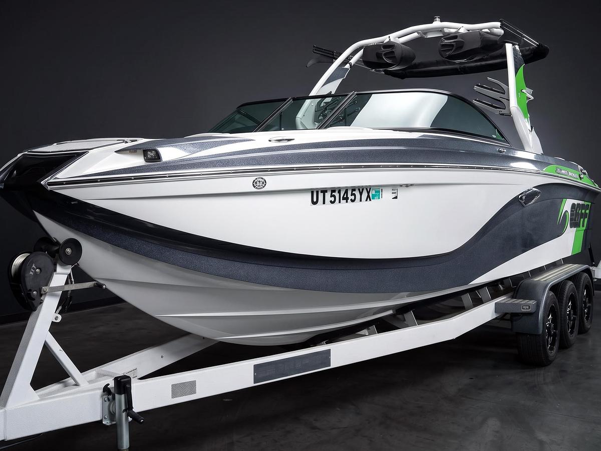 Used 2017 Centurion Ri257 - White / Gunmetal Flake / Green